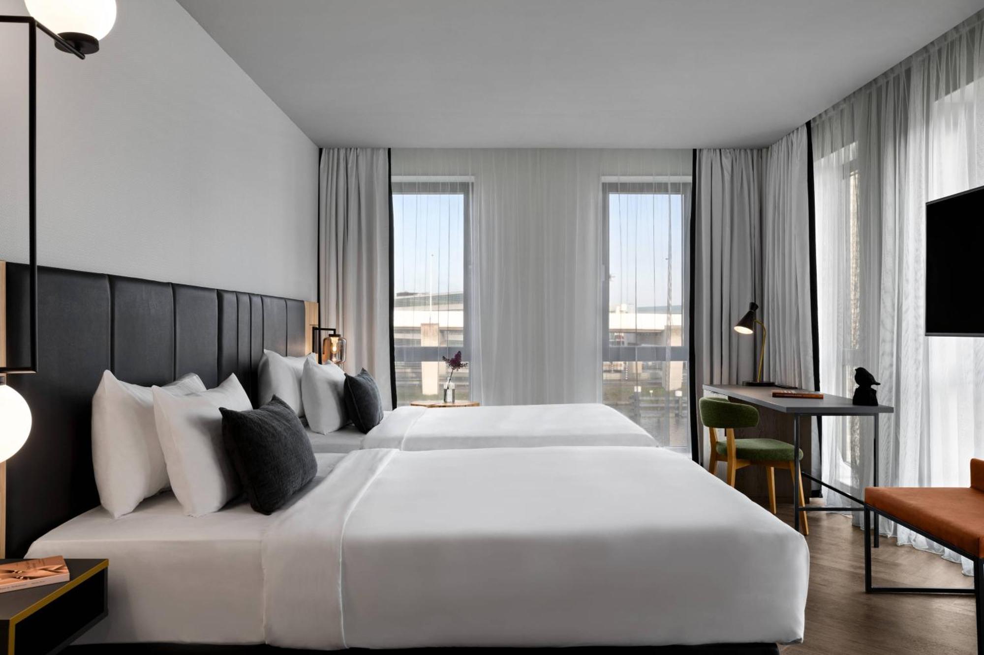 Renaissance Amsterdam Schiphol Airport 4*